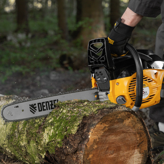 Пила цепная бензиновая DGS-4516, шина 40 см, 45 см3, 3 л.с, шаг 3/8, паз 1.3 мм, 57 звеньев Denzel в Новосибирске