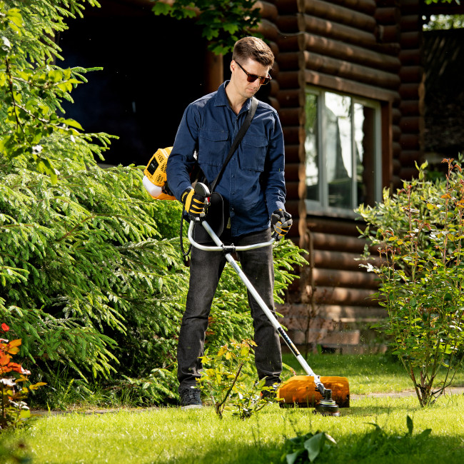 Триммер бензиновый DTL-43, 43 см3, неразъемная штанга, состоит из 2 частей Denzel в Новосибирске