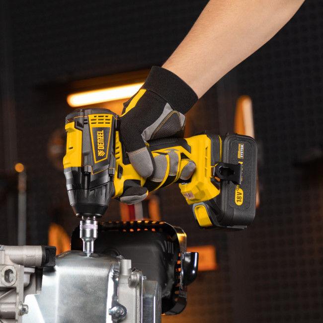 Гайковерт ударный аккумуляторный бесщет CIW-IB-300-0, Li-ion, 18В, 300Нм Denzel в Новосибирске