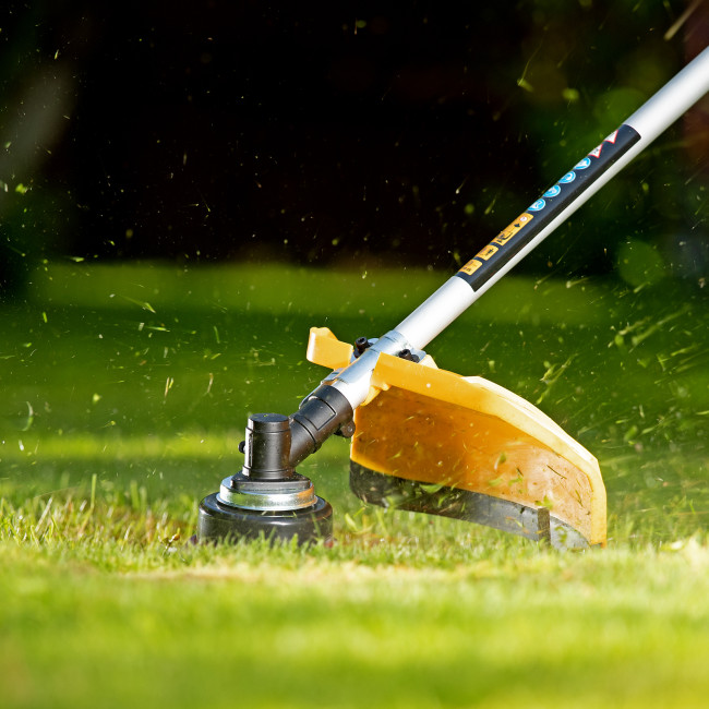 Триммер бензиновый DTL-43S, 43 см3, разъемная штанга, состоит из 2 частей Denzel в Новосибирске