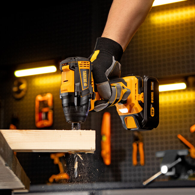 Винтоверт ударный аккумуляторный бесщет CID-IB-200 18В Li-Ion Denzel в Новосибирске